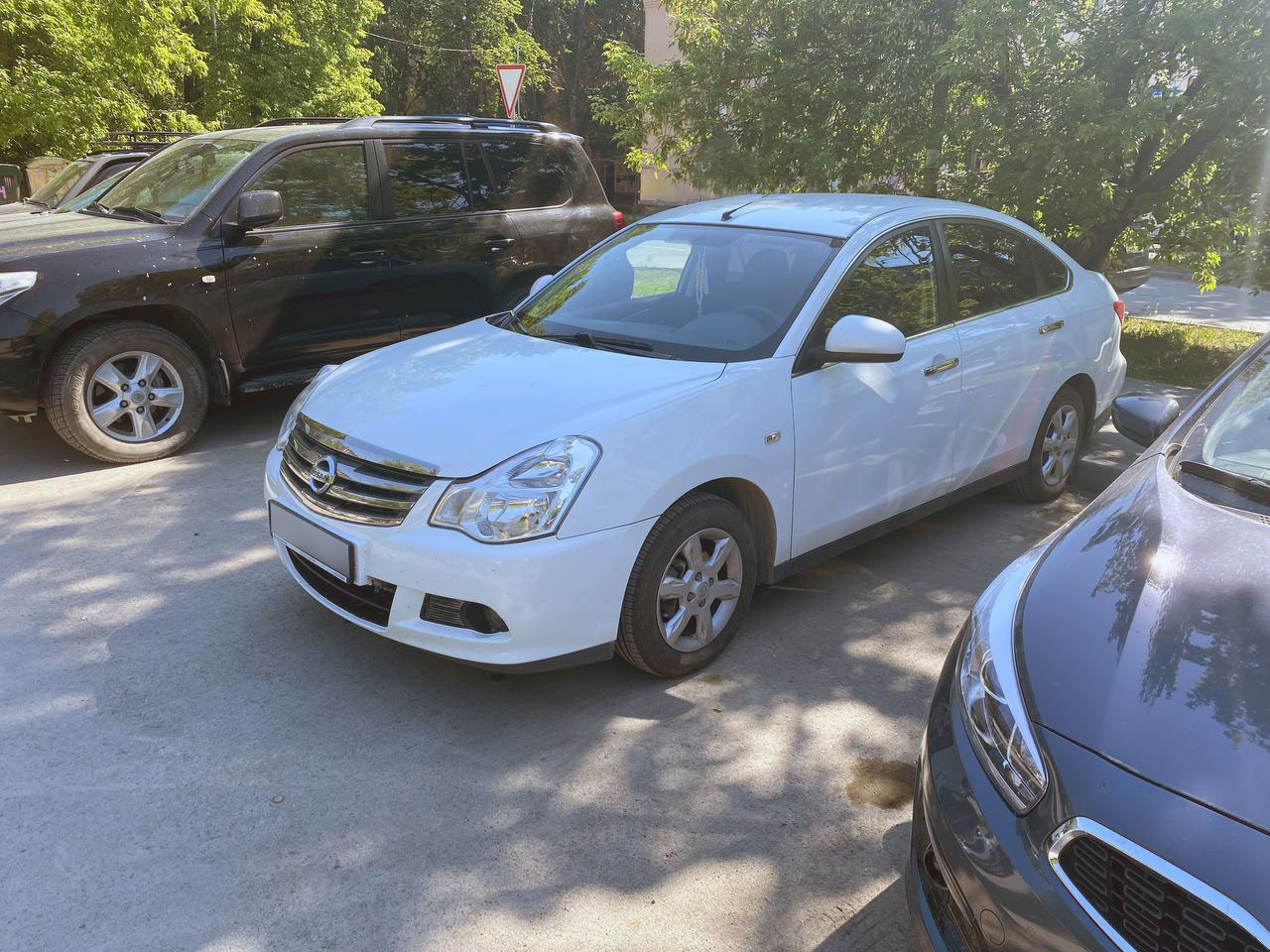 Прокат Nissan Almera в Омске без водителя - 2200 в день