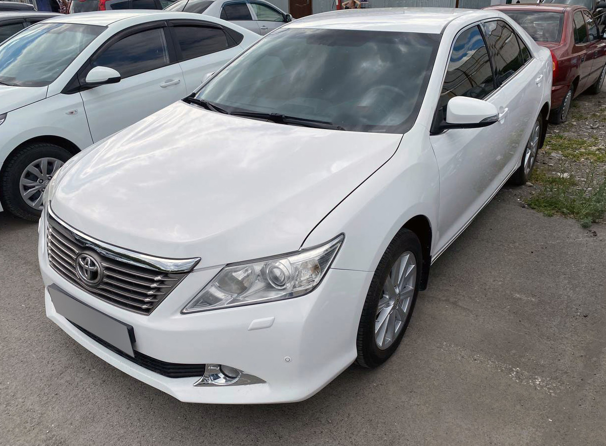 Прокат Toyota Camry в Омске без водителя - 2500 в день