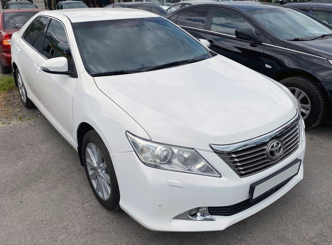 Прокат Toyota Camry в Омске без водителя - 2500 в день